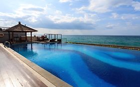 Hotel On The Rock